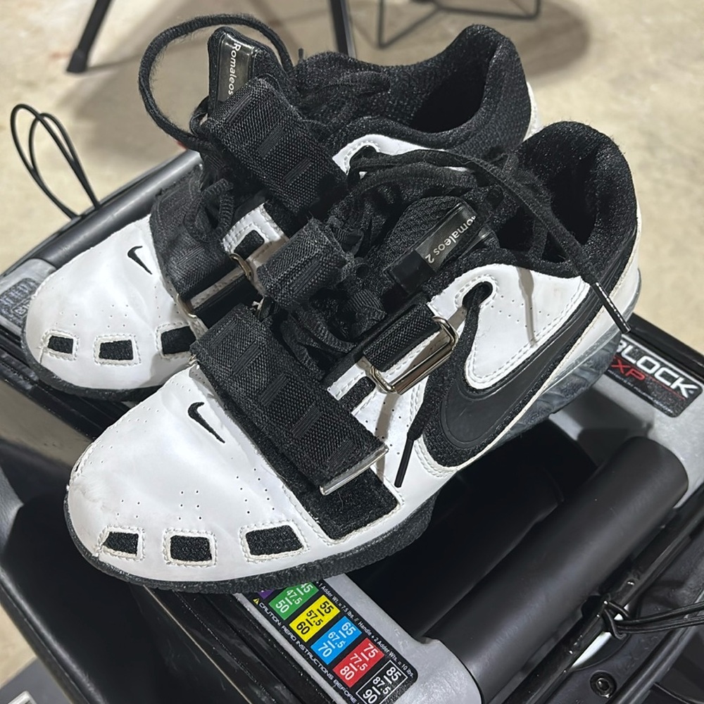 Great used condition. Nike Romaleos. W6 M 4.5